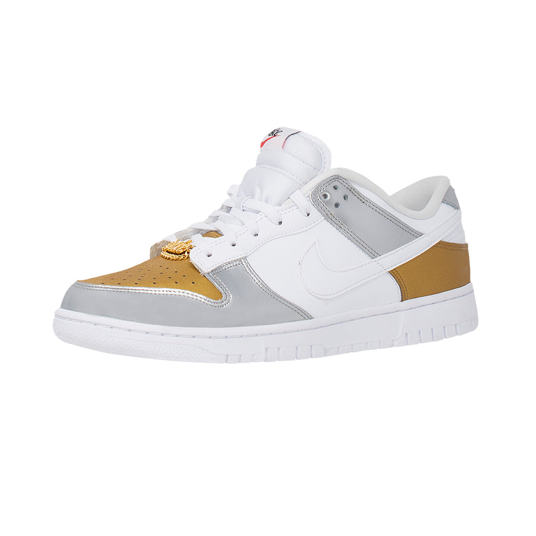 Nike SE Triple Color Dunk